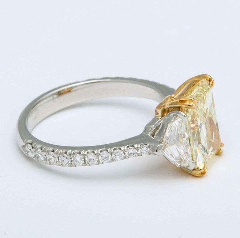 GIA Certified Fancy Yellow Diamond Ring 2.34 carat Fancy Yellow Radiant Platinum