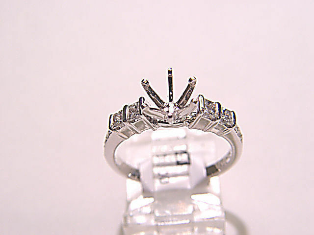 DIAMOND 4 PRINCESS SHAPE 8 ROUND SHAPE SETTING 6 PRONG
