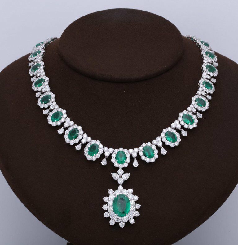emerald and diamond necklace. 39.09 carats of fine green emerald lariette