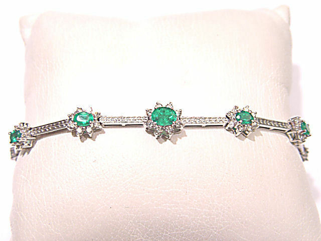 GRADUATED FROM CENTER 9 OVAL GREEN EMERALDS SET WITH ROUND BRILLIANT CUT DIAMOND