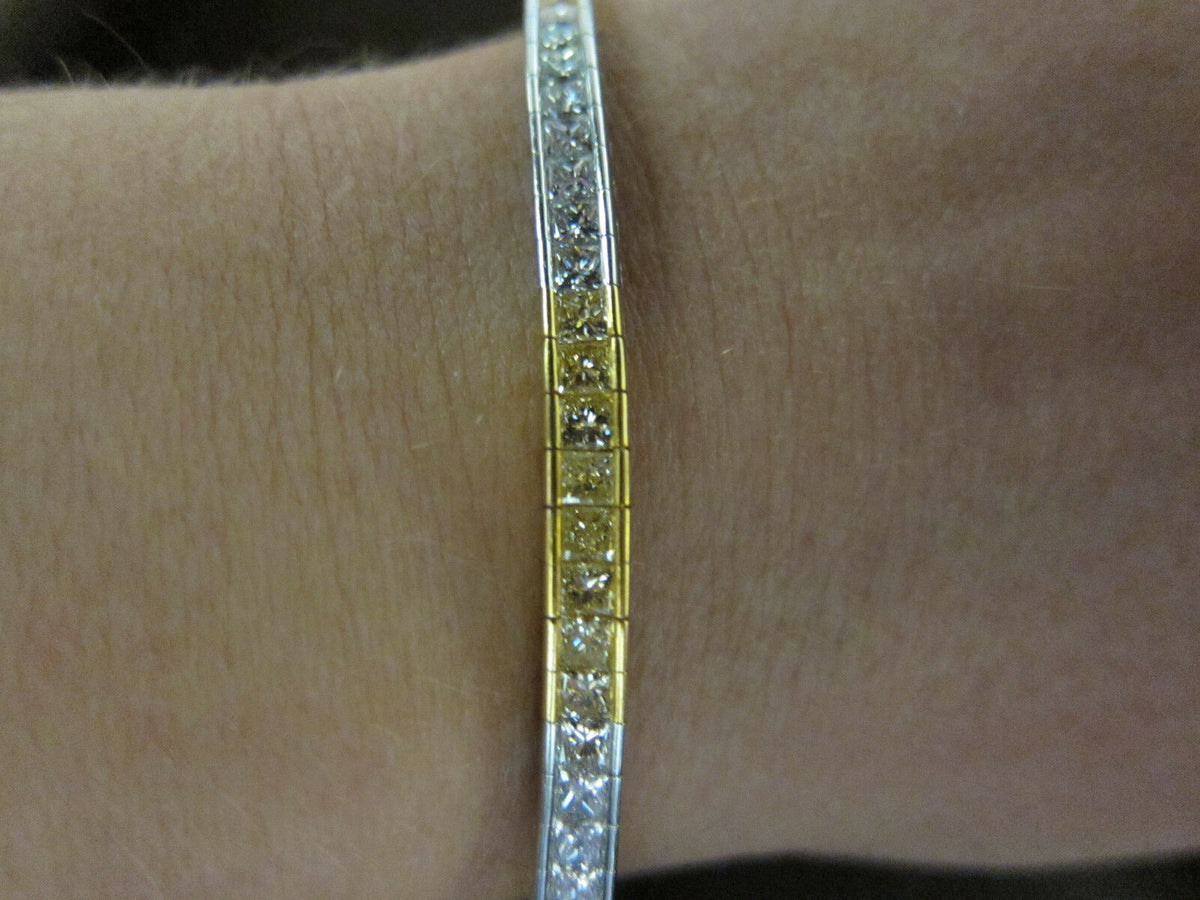 Fancy yellow 6.60 CT diamond 32 piece princess white diamond 18 K