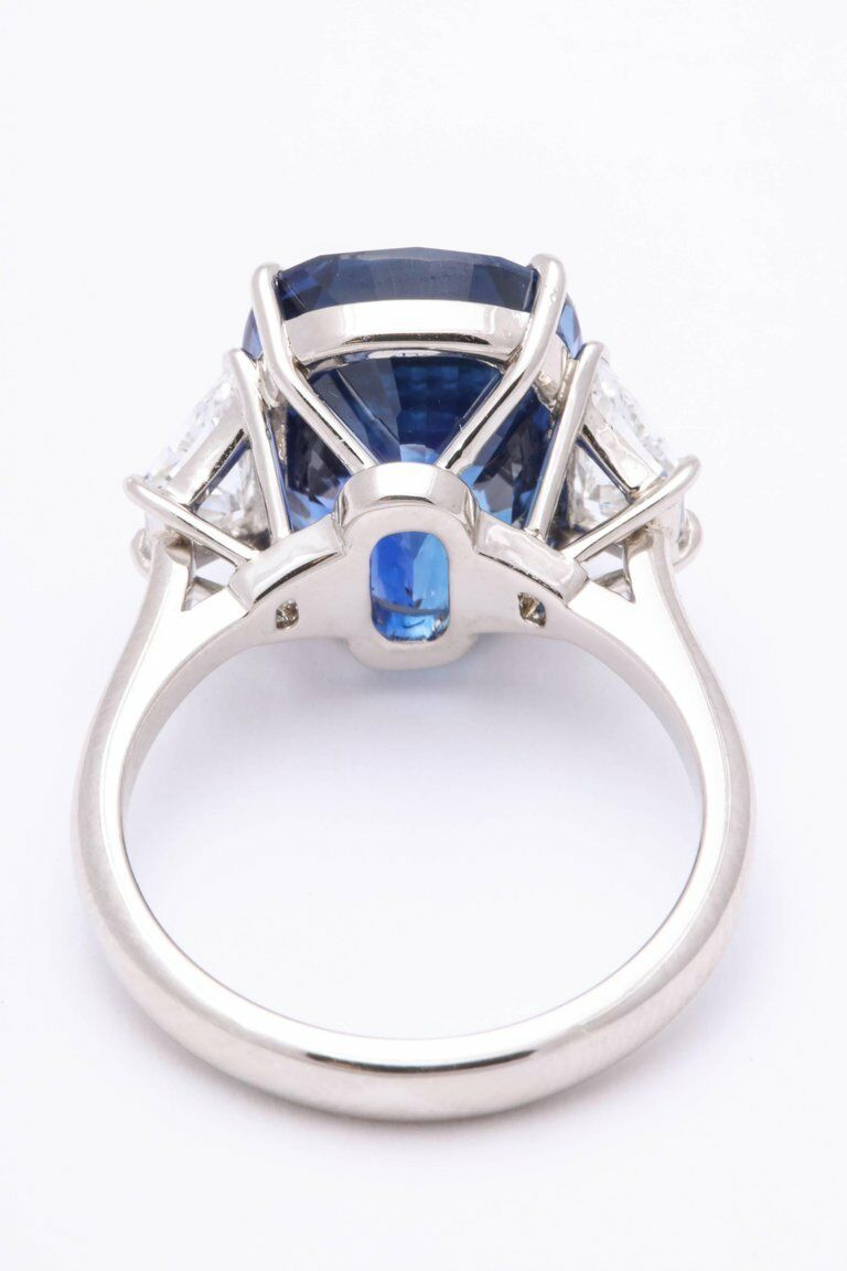 10 Carat Ceylon Blue Sapphire and Diamond Ring Certified by C Dunaigre of Switz