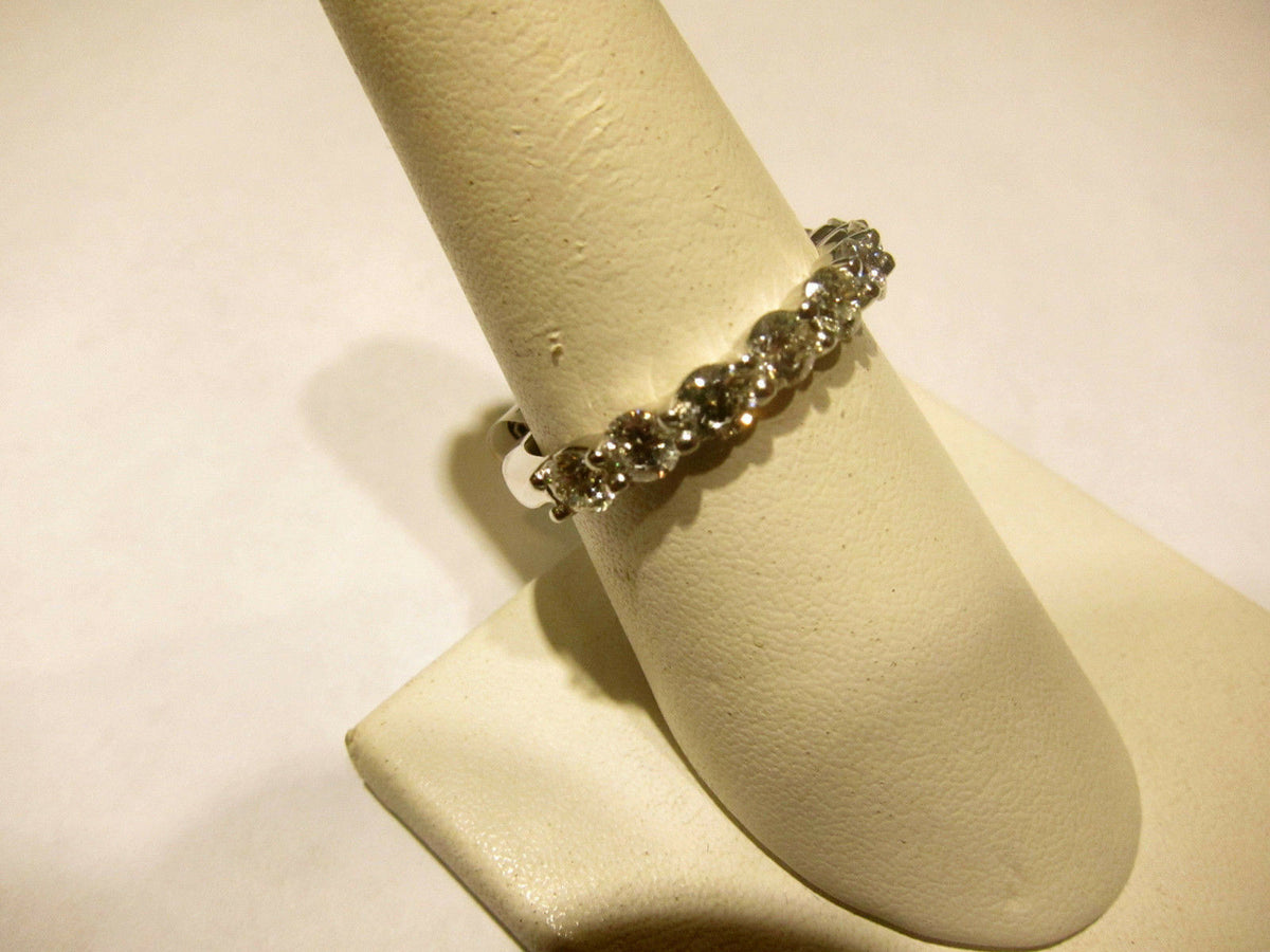 DIAMOND NINE ROUND BRILLIANT COMMON PRONG SET BAND