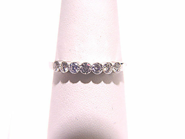 7 STONE ROUND BRILLIANT CUT INVISIBLE SET NO PRONGS