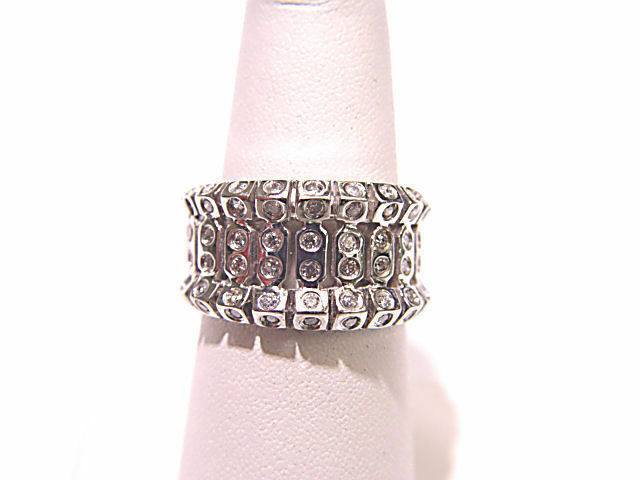 DIAMONDS ARE BEZEL SET ONLY ON TOP BAND
