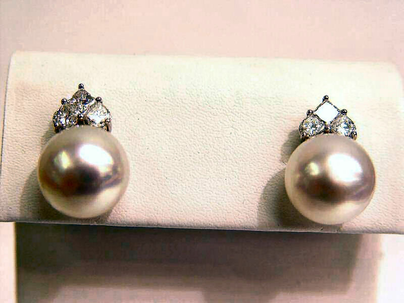 13.80 MM 2 WHITE SOUTH SEA PEARL'S ROUND SHAPE AND 4 HALF MOONS AND 2 PRINCESS