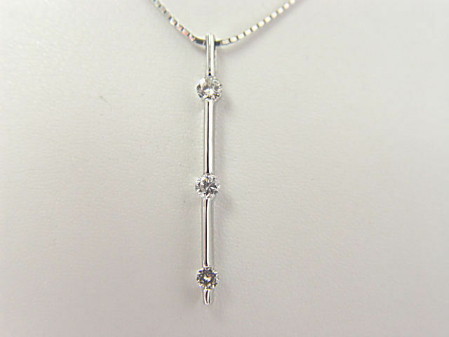 DIAMOND ROUND 3 STONE PENDANT .28 CT F VS1 CLARITY 18 K