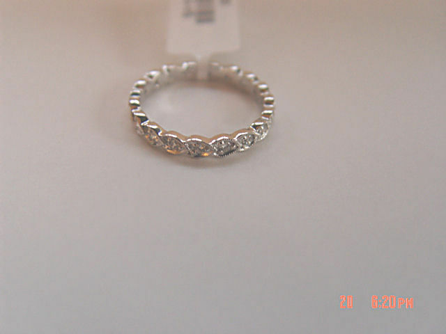 DIAMOND ROUND HEART DESIGN ETERNITY BAND WHITE GOLD