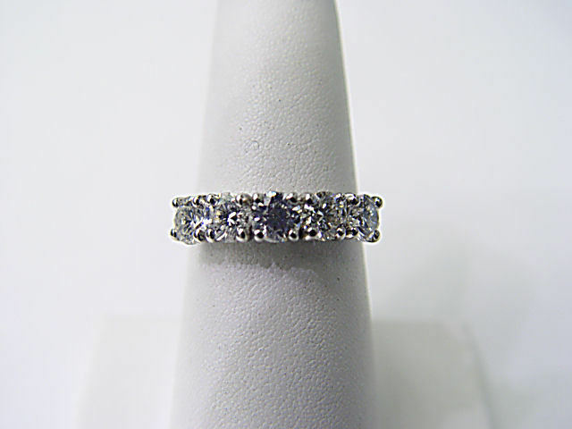 DIAMOND 5 STONE ROUND BRILLIANT SH DIAMOND BAND COMMON PRONG SET