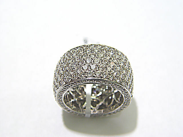 ROUND BRILLIANT DIAMOND ETERNITY BAND