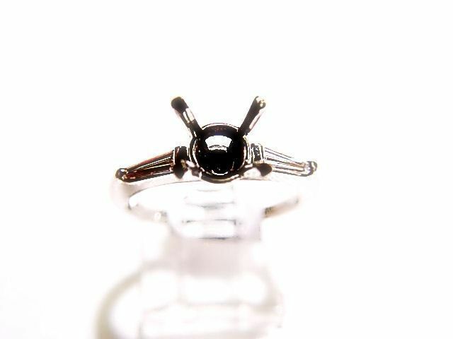 DIAMOND 2 TAPERED BAGUETTE SHAPE SETTING 4 PRONG