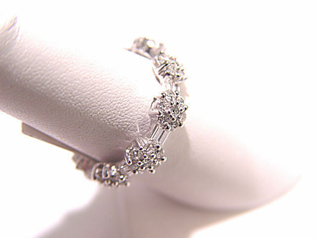 DIAMOND SET ALL THE WAY AROUND THE BAND ALTERNATING
