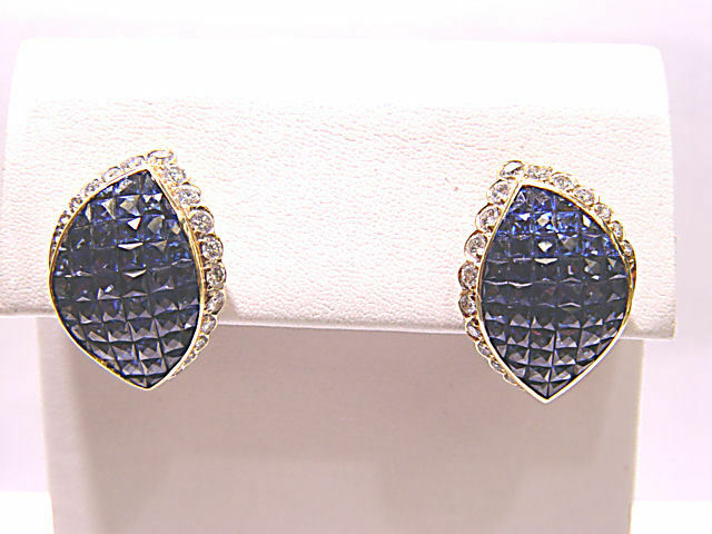 FRENCH CUT BLUE SAPPHIRES INVISIBLE SET WITH ROUND BRILLIANT DIAMOND