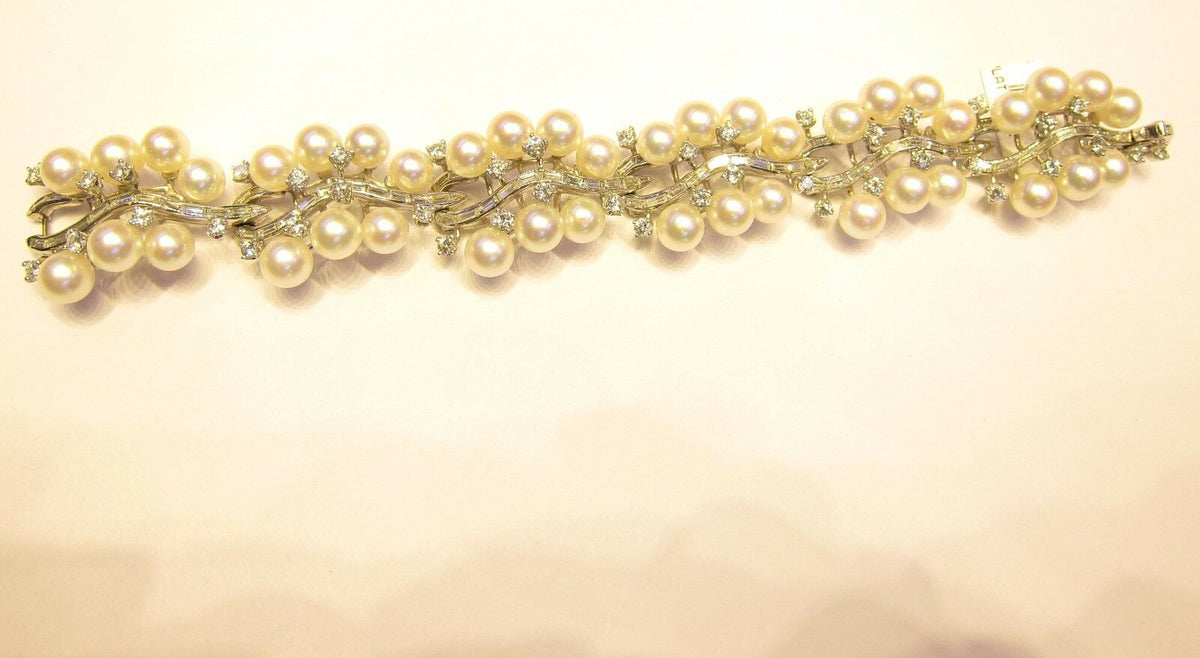 CULTERED PEARL ROUND AND DIAMOND BAGUETTE ROUND BRILLIANT