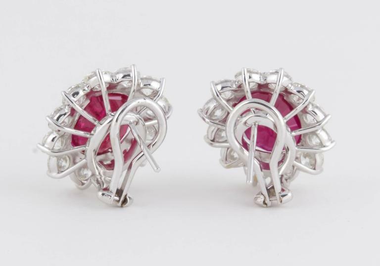 15.10 carats of natural Ruby 5.65 of F color VS clarity round brilliant diamond