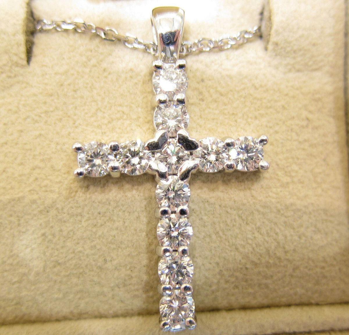 DIAMOND ROUND BRILLIANT SHAPE CROSS PENDANT INCLUDED CHAIN