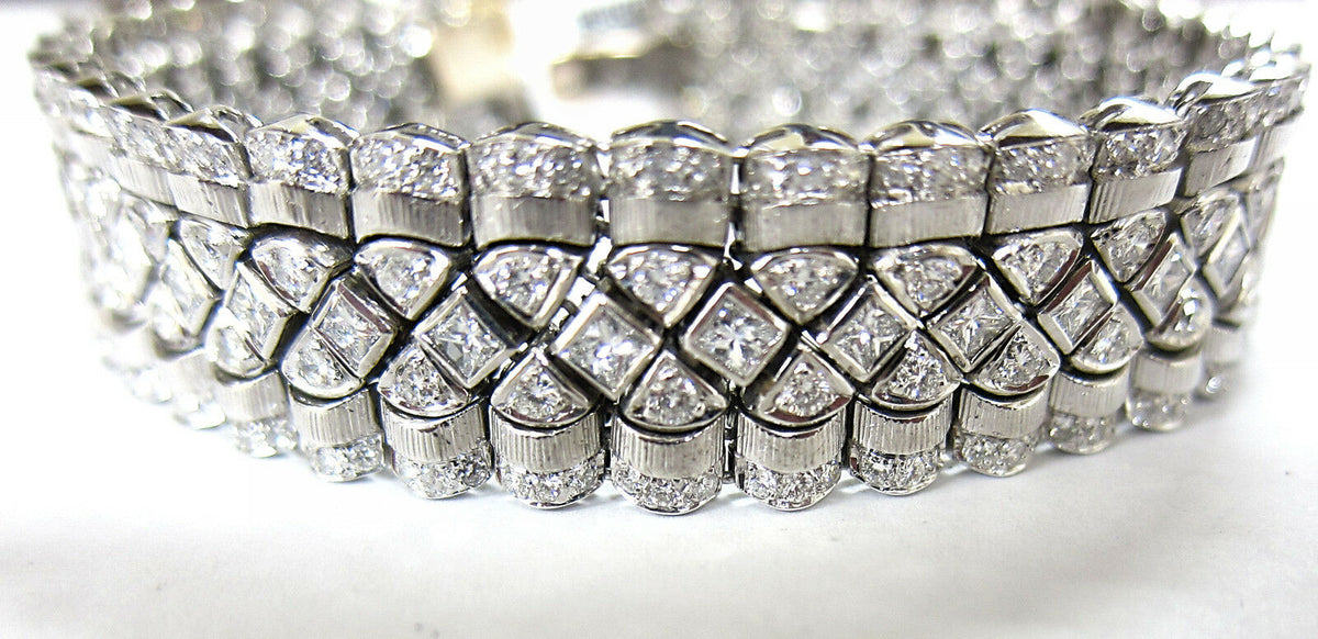 DIAMOND ROUND BRILLIANT SET PRINCESS SHAPE DIAMOND CENTER WIDE DIAMOND BRACELET