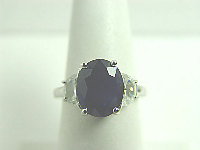 SAPPHIRE OVAL SHAPE 11.80X 8.99X 5.22MM DIAMOND RING