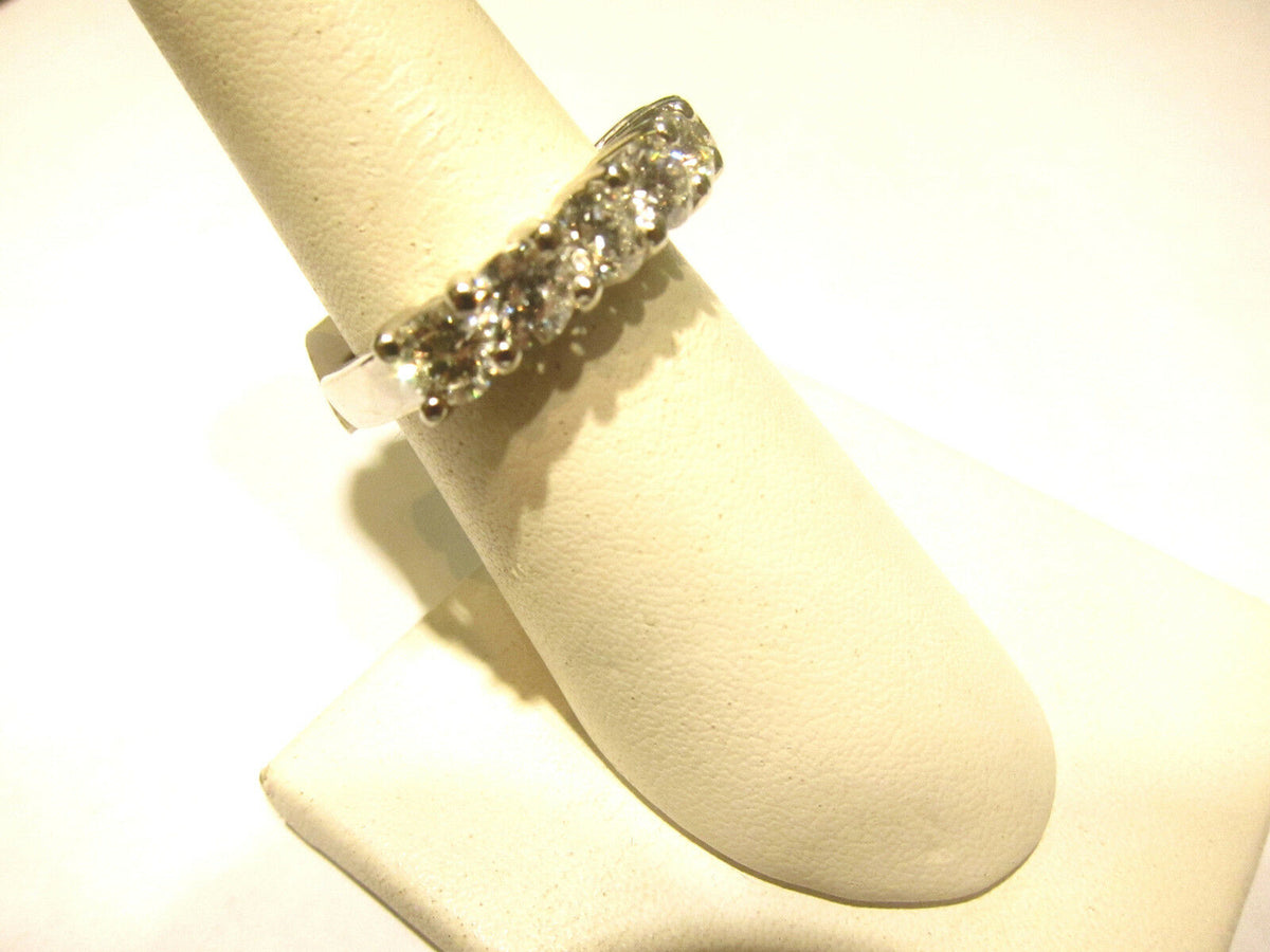 DIAMOND SEVEN ROUND BRILLIANT SHAPE COMMON PRONG SET