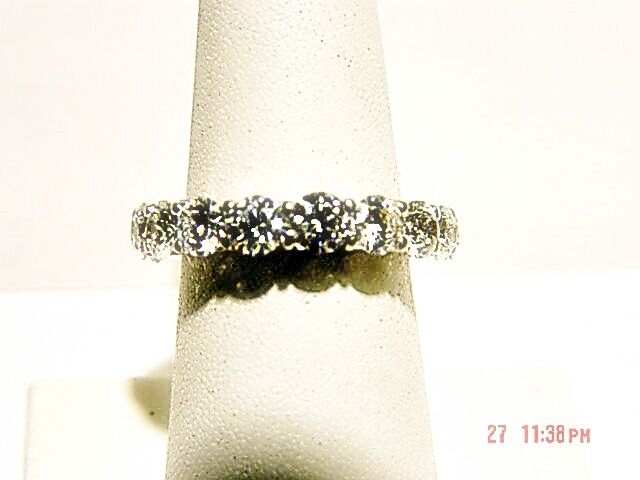 DIAMOND ROUND BRILLIANT SHAPE SET DIAMOND BAND 15 STONE 18 K WHITE GOLD