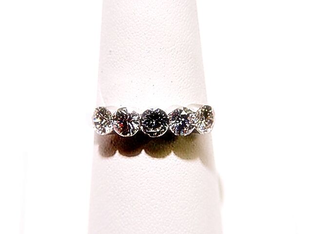 1.39 CT SPECIAL MOUNTING 5 STONE SET WITH NO PRONGS INVISIBLE SET DIAMOND 18 K