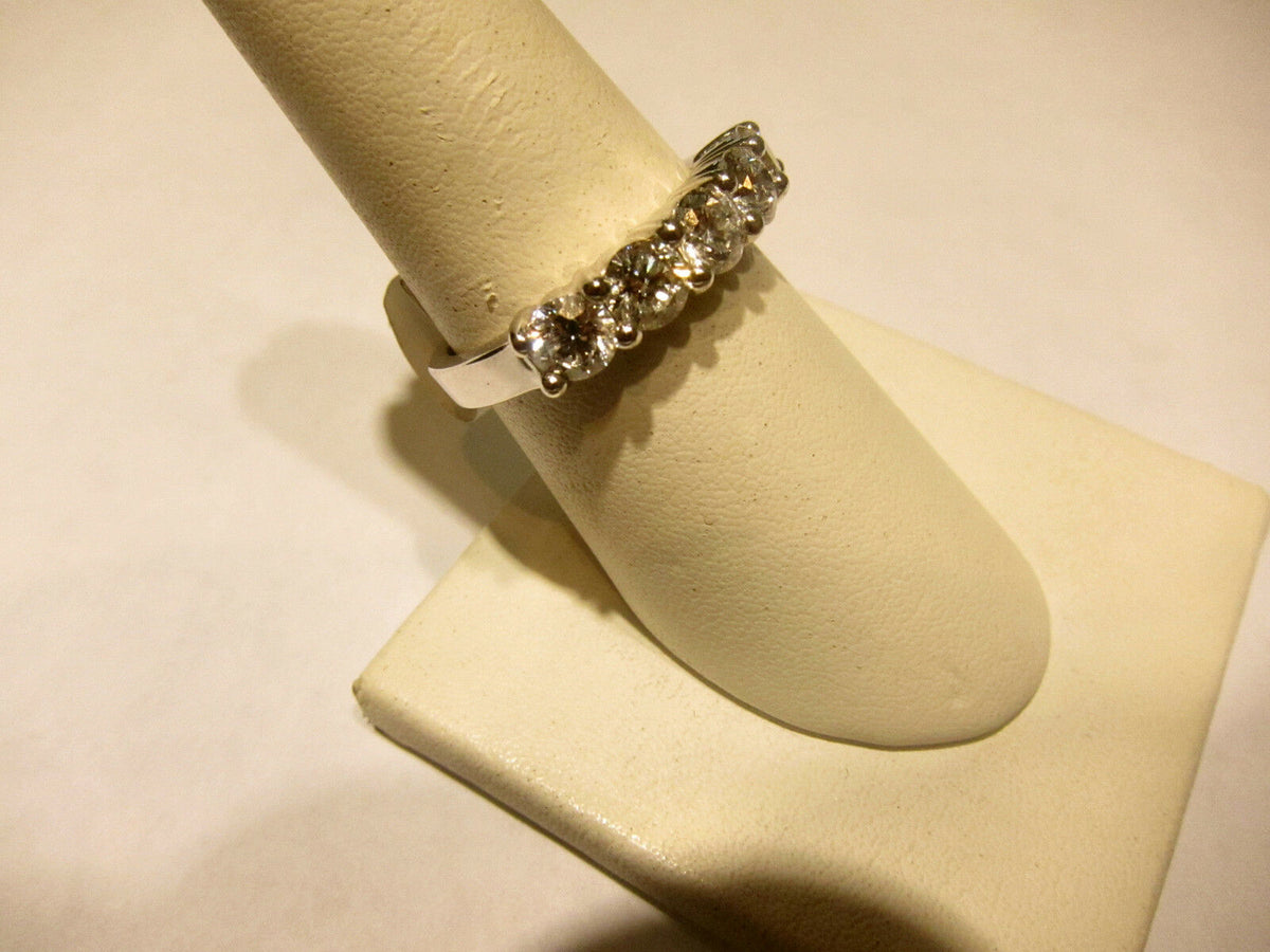 DIAMOND FIVE ROUND BRILLIANT SHAPE TOP SET BAND DIAMOND ANNIVERSARY BAND DIAMOND