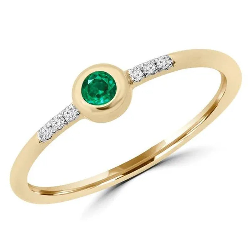 Majesty Diamonds MDR190049-4.25 0.14 CTW Round Emerald Bezel Set Cocktail Ring in 14K Yellow Gold - Size 4.25