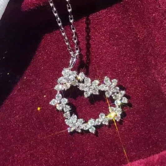 Exquisite Silver Plated Flower Shape Inlay Lab Diamond Heart Pendant Necklace for Women Wedding Party Fashion Jewelry