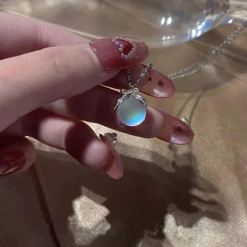 Retro Luxury Alloy Firefly Moonlight Pendant Necklace Charm  Lightning Bug Animal Necklaces for Women Romantic Wedding Bridal Clavicle Chain Necklace