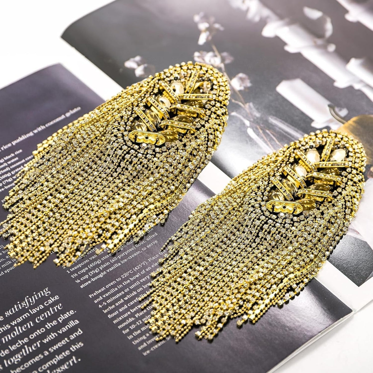 2 Pack Tassel Shoulder Epaulette, Punk Metal Cosplay Ringmaster Shoulder Pads Epaulet with Pins, Gold Rhinestone Beaded Diamond Shoulder Boards Badge Brooch for Men Women Uniform Costume