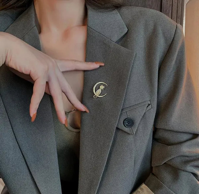 Light and Extravagant, Small Number of Suits, Cat'S Eye Stone, Diamond Brooch, Clothes, Fixed Moon, Small Cat Brooch, Brooch Accessories Crystal Brooch Fancy Vintage Style Flower Brooch Pin for Women Crystal Brooch Pin