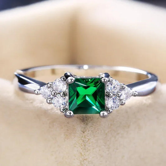 Fashion Jewelry Emerald Diamond 925 Sterling Silver Ring Elegant Bride Wedding Engagement Party Gift Accessory for Women Rings Size 5-11