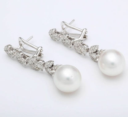 https://a.1stdibscdn.com/pearl-and-diamond-earrings-for-sale-picture-3/j_415/j_193187421684333967244/6R1A3813_master.jpg?width=768
