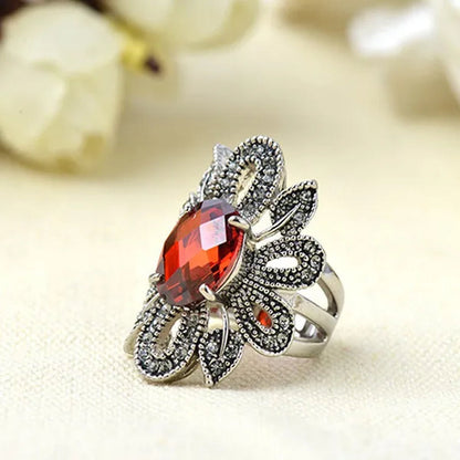 Hot Europe and the United States Retro Hollow-Out Flowers Ruby Ring Boutique Jewelry 2017 New