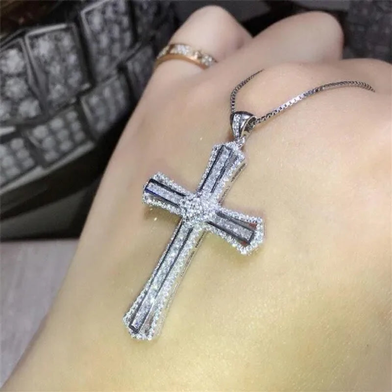Religious Cross Shaped Pendant Necklace Paved Moissanite Charm Necklace for Men and Women Simple Fashion Jewelry Unisex Clavicle Necklace Party Christmas Gifts