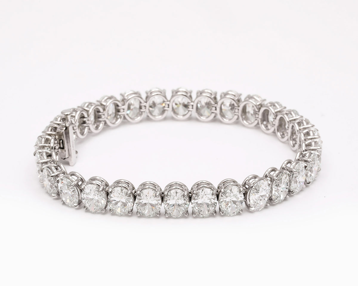 https://a.1stdibscdn.com/oval-diamond-tennis-bracelet-for-sale-picture-4/j_415/j_232203621718980089769/2P6A1413_master.jpg
