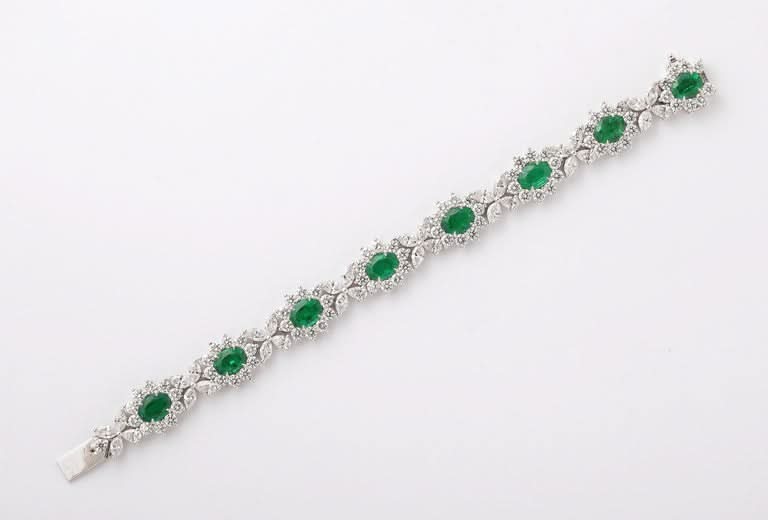 https://a.1stdibscdn.com/emerald-and-diamond-bracelet-for-sale-picture-3/j_415/j_224079721711375695494/2P6A1422_master.jpg?width=768