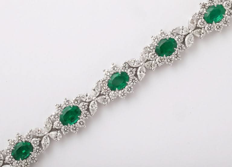https://a.1stdibscdn.com/emerald-and-diamond-bracelet-for-sale-picture-5/j_415/j_224079721711375694756/2P6A1424_master.jpg?width=768