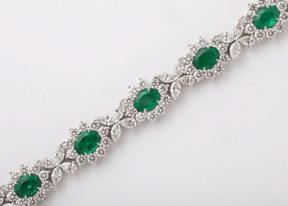 https://a.1stdibscdn.com/emerald-and-diamond-bracelet-for-sale-picture-5/j_415/j_224079721711375694756/2P6A1424_master.jpg?width=768