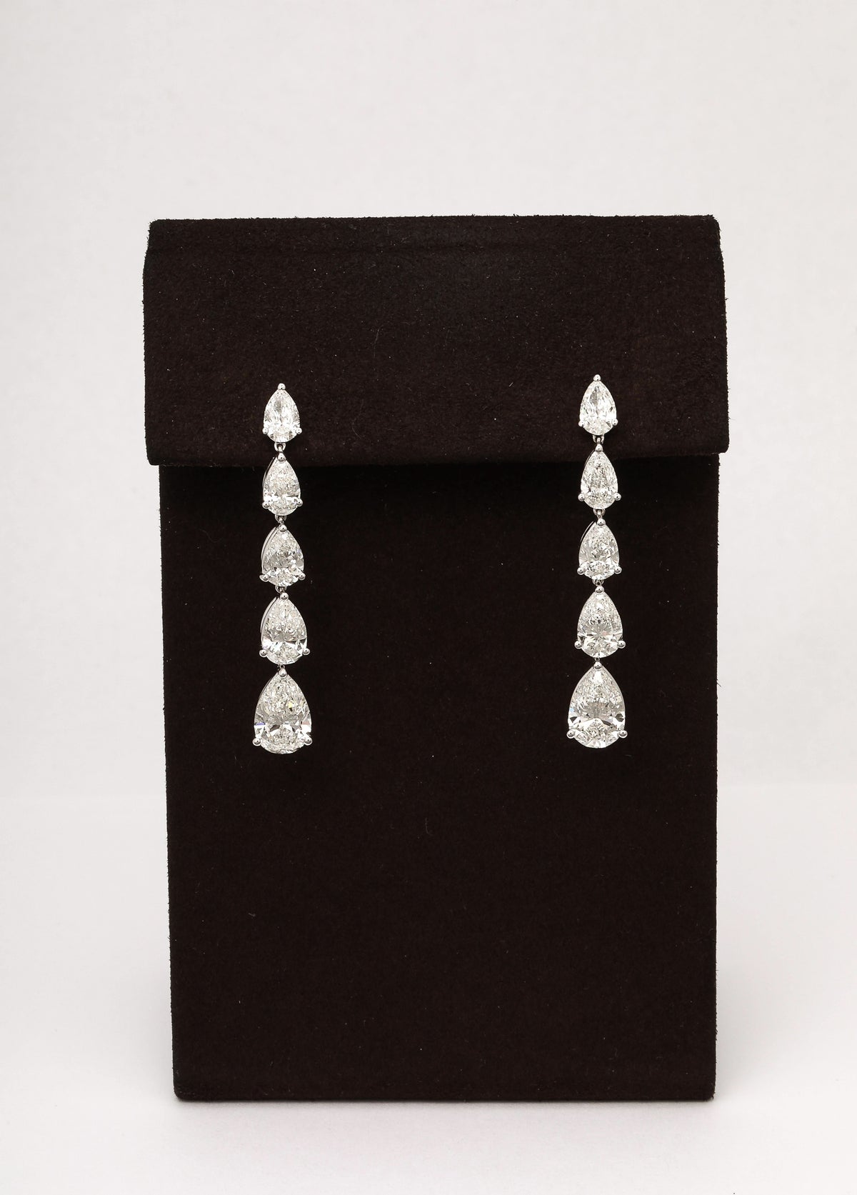 https://a.1stdibscdn.com/diamond-dangle-earrings-for-sale-picture-3/j_415/j_225039121712329999143/2P6A1435_master.jpg