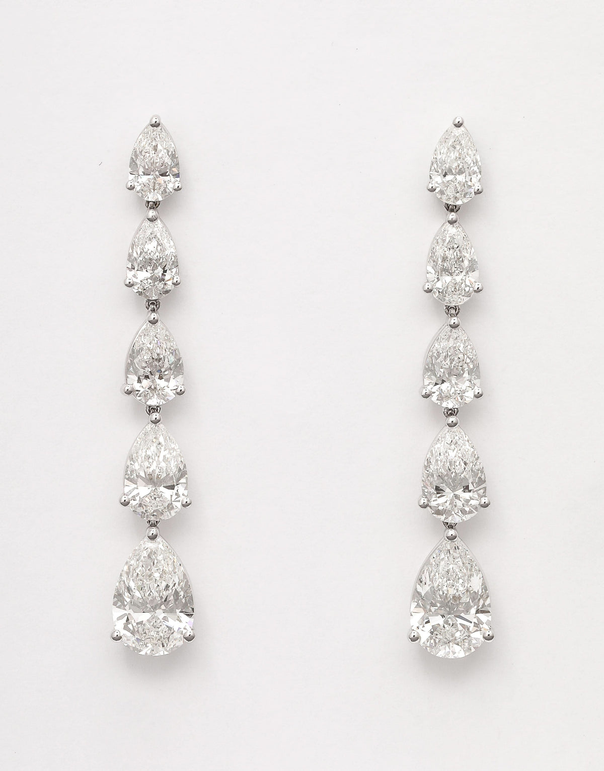 https://a.1stdibscdn.com/diamond-dangle-earrings-for-sale-picture-5/j_415/j_225039121712329998998/2P6A1437_master.jpg
