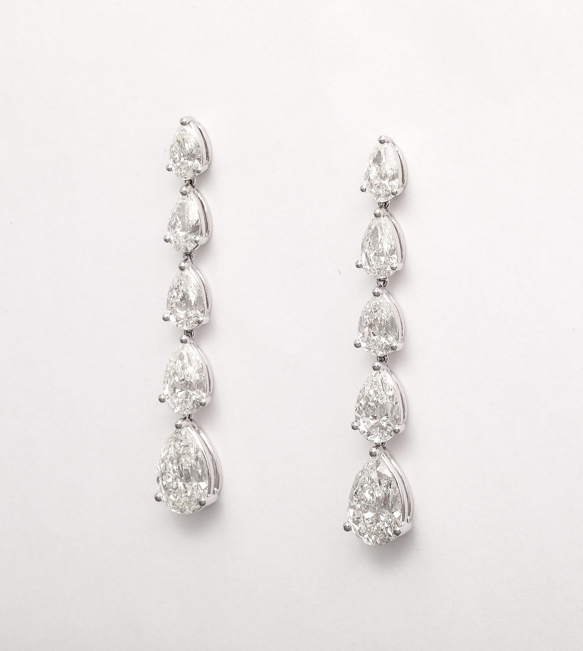 https://a.1stdibscdn.com/diamond-dangle-earrings-for-sale-picture-7/j_415/j_225039121712330003217/2P6A1442_master.jpg
