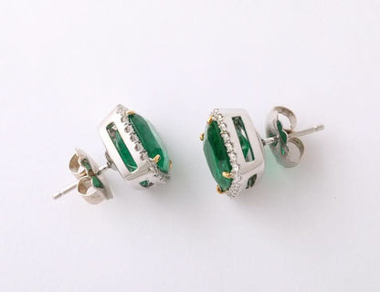 https://a.1stdibscdn.com/cushion-cut-emerald-and-diamond-stud-earrings-for-sale-picture-3/j_415/j_227290221714486832744/2P6A1445_master.jpg?width=768