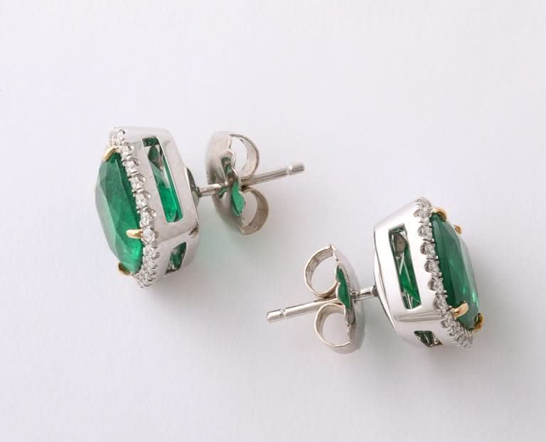 https://a.1stdibscdn.com/cushion-cut-emerald-and-diamond-stud-earrings-for-sale-picture-5/j_415/j_227290221714486836768/2P6A1452_master.jpg?width=768