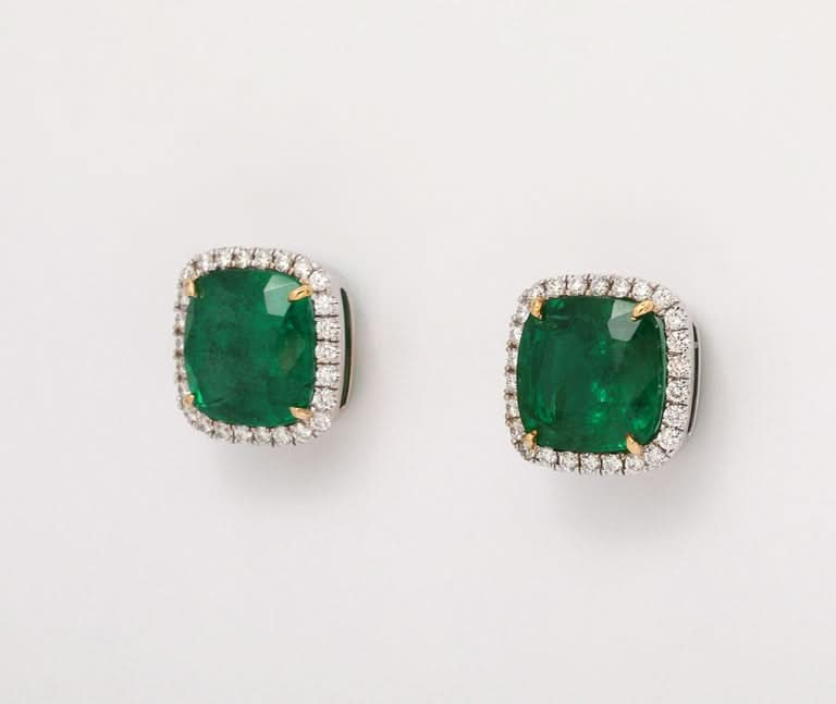 https://a.1stdibscdn.com/cushion-cut-emerald-and-diamond-stud-earrings-for-sale-picture-7/j_415/j_227290221714486833434/2P6A1454_master.jpg?width=768