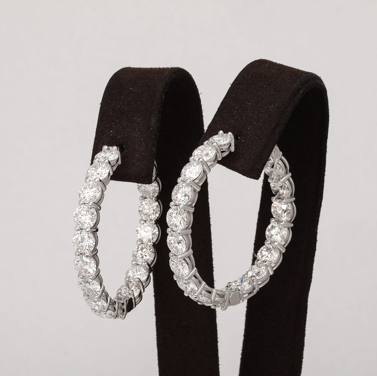 https://a.1stdibscdn.com/diamond-hoop-earrings-for-sale-picture-3/j_415/j_227290821714487160713/2P6A1460_master.jpg