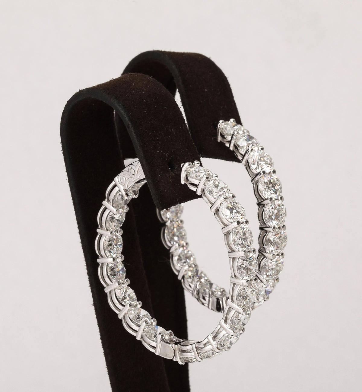 https://a.1stdibscdn.com/diamond-hoop-earrings-for-sale-picture-5/j_415/j_227290821714487161424/2P6A1463_master.jpg