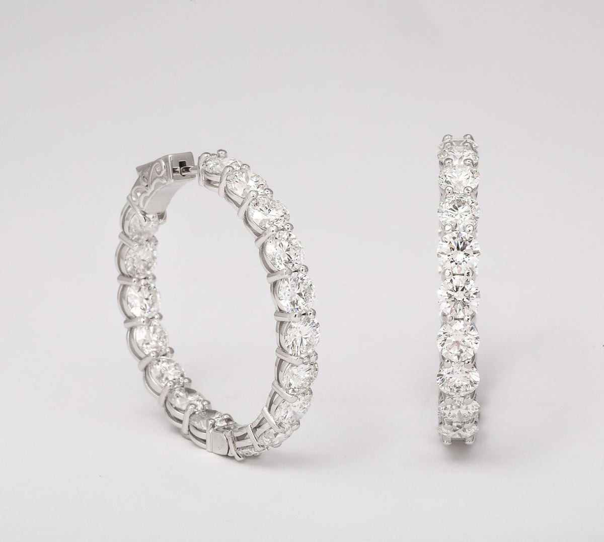 Exquisite 17.25 Carat Round Brilliant Diamond White Gold Hoop Earrings