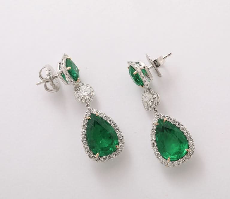 https://a.1stdibscdn.com/emerald-and-diamond-drop-earrings-for-sale-picture-5/j_415/j_229928921717078772058/2P6A1499_master.jpg?width=768