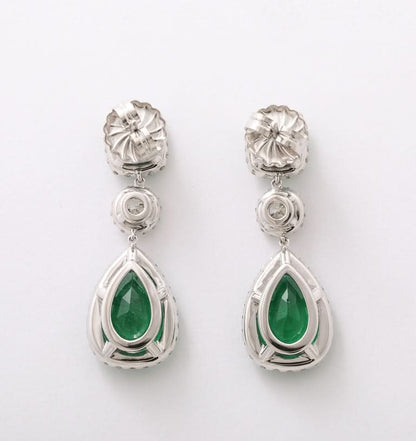 Exquisite 15 Carat Emerald and Diamond 18k White Gold Drop Earrings